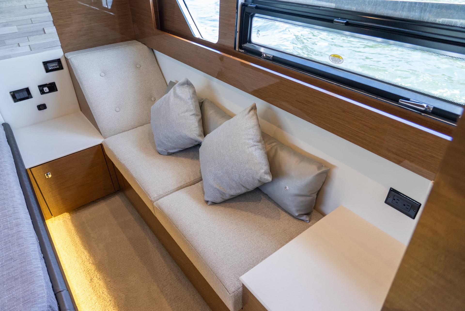 Yacht Photo 36
